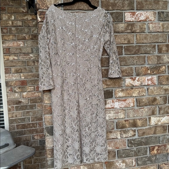 Jessica Howard Lace Long Sleeve Tan Dress with silver sequins size 12 - Picture 2 of 6